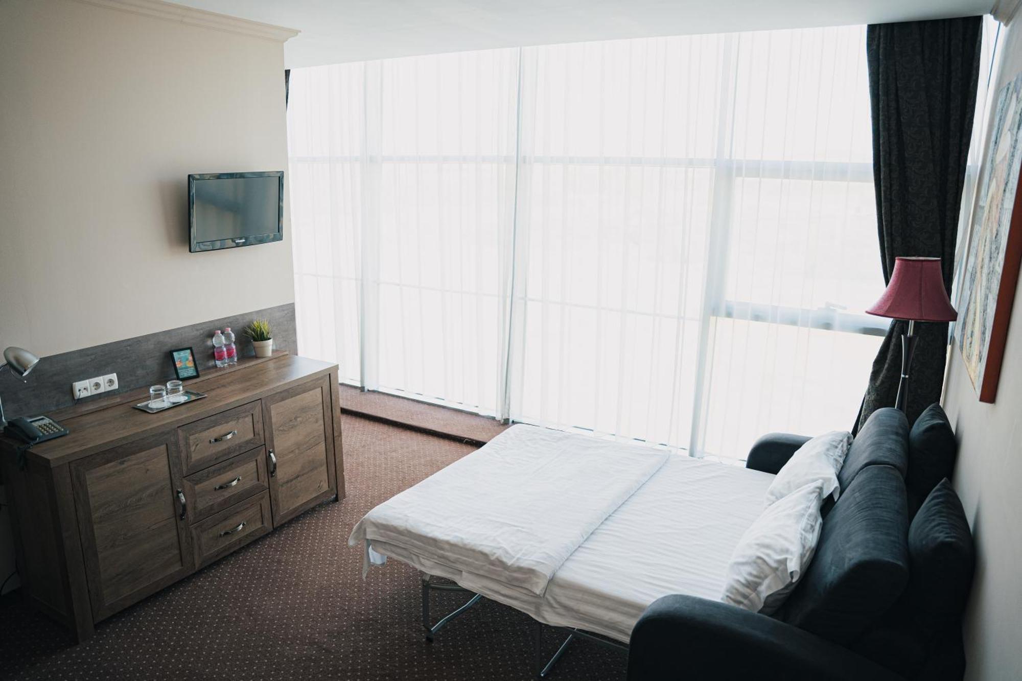 Sky Hotel Oradea Luaran gambar