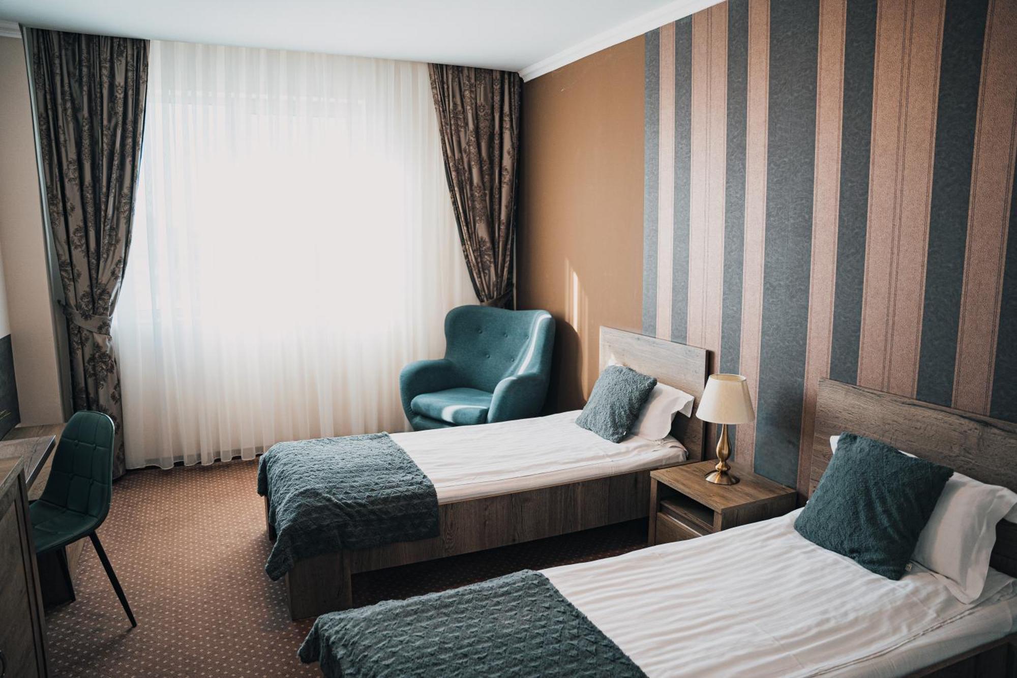 Sky Hotel Oradea Luaran gambar