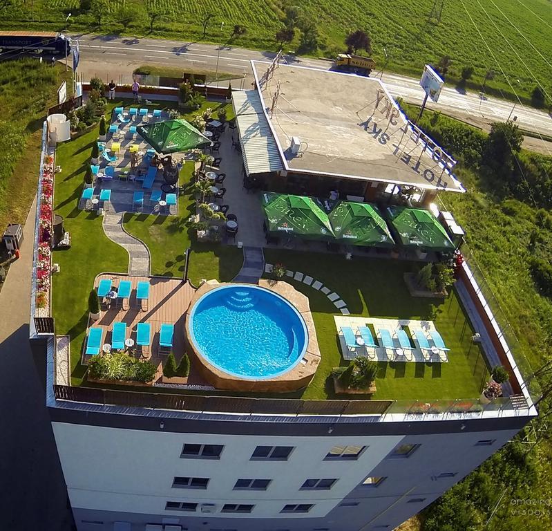 Sky Hotel Oradea Luaran gambar