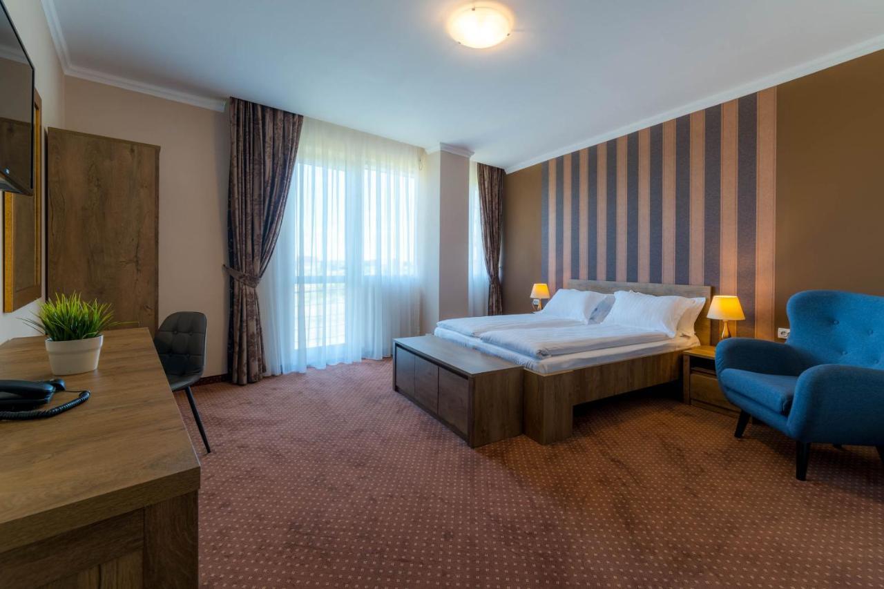 Sky Hotel Oradea Luaran gambar